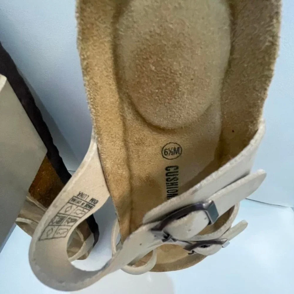 Women's Tan two straps‎ Sandals - Picture 7 of 7